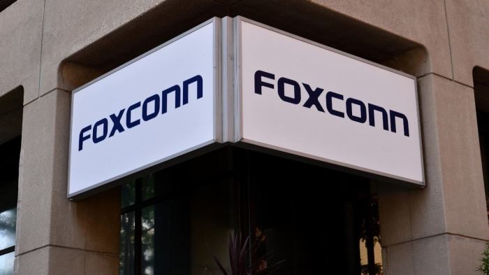 Foxconn stops interns illegal overtime iphone x production