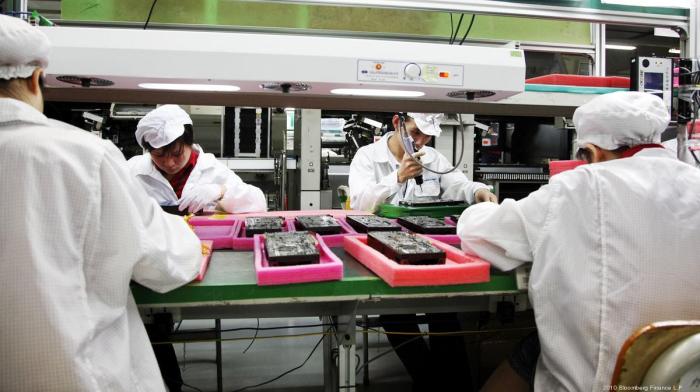 Foxconn claims layoffs hire amid iphone says china related will appleinsider